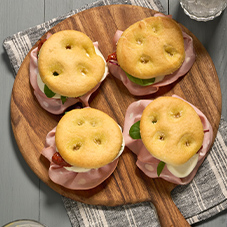 Focaccine con mortadella p