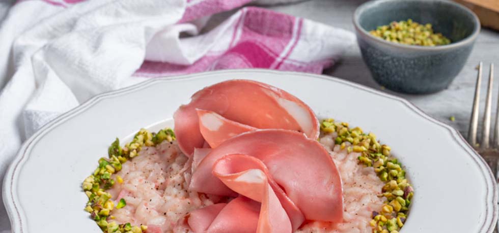 RISOTTO CON MORTADELLA BOLOGNA AL PROFUMO DI LIMONE E PISTACCHIO