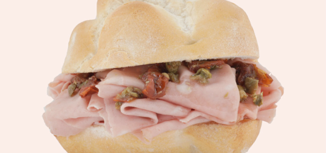 Rosetta di Mortadella Bologna IGP pomodoro confit capperi tritati miele di acacia