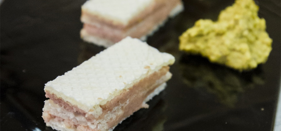 WAFER alla MORTADELLA BOLOGNA IGP con CREMA di PISTACCHIO SALATO 1