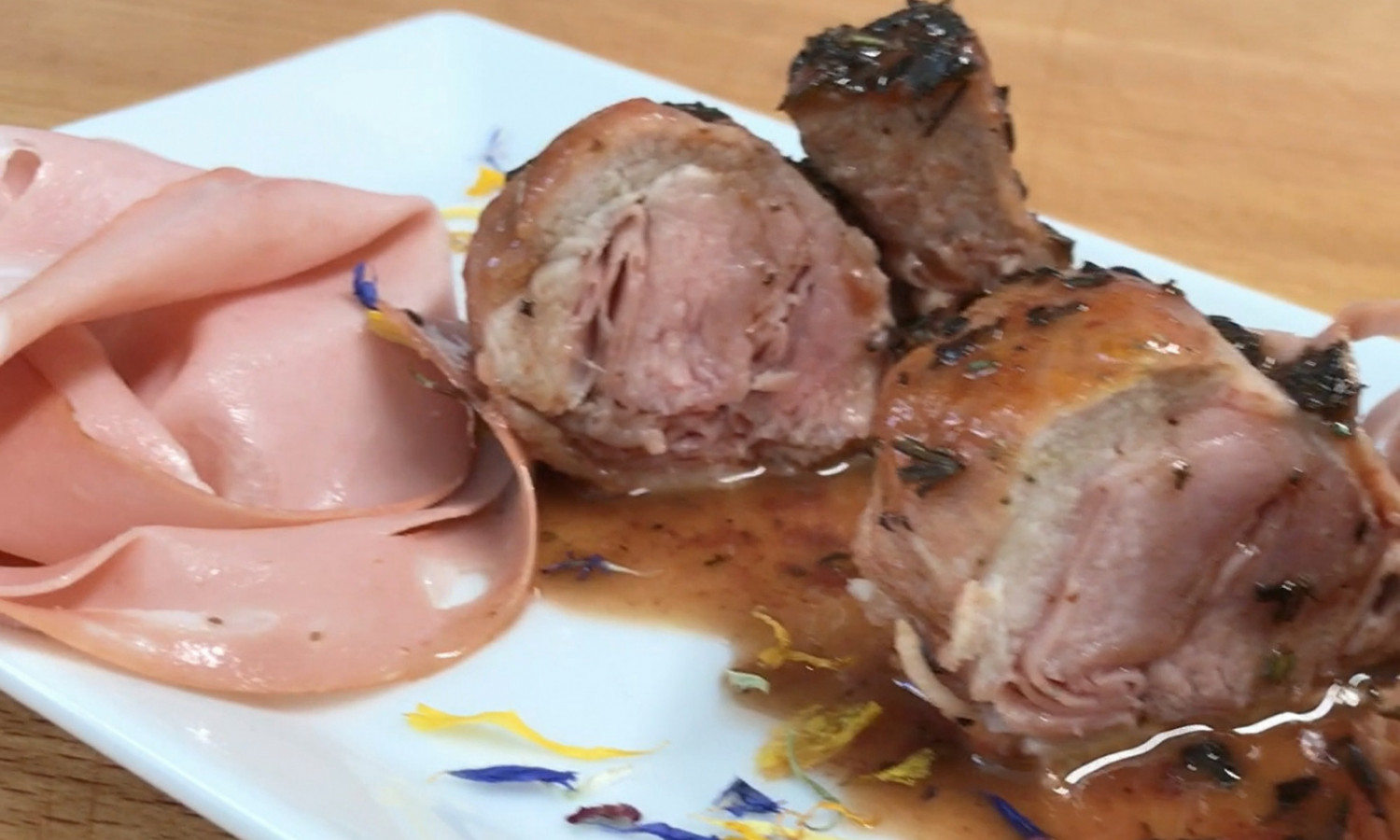 filetto di maiale ripieno di mortadella 1