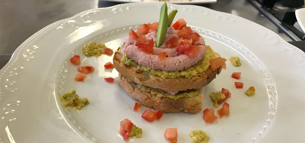 mortadella con formaggio e pistacchi