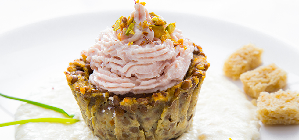 nidi di lenticchie di Castelluccio con mousse di mortadella su fonduta di pecorino di Norcia3